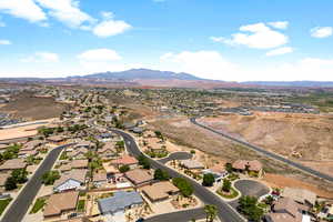 Drone / aerial view featuring a mountain view