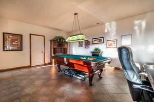 Recreation room with pool table