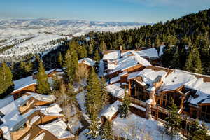 Snowy aerial view featuring a mountain view