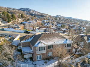 Aerial view with a mountain view