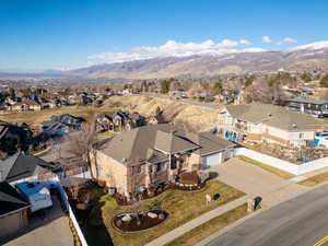 Drone / aerial view featuring a mountain view