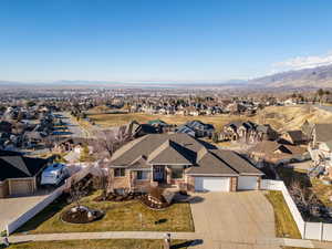 Aerial view with a mountain view