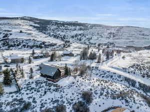 Snowy aerial view featuring a mountain view