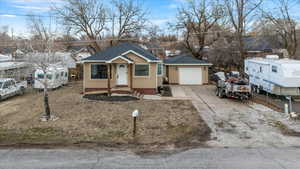 Bungalow with a garage