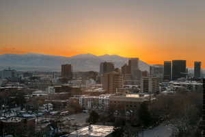 City view featuring a mountain view