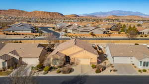 Birds eye view of property featuring a mountain view