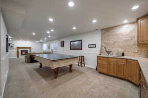 Playroom with sink and light carpet