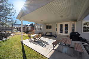 View of patio / terrace with area for grilling