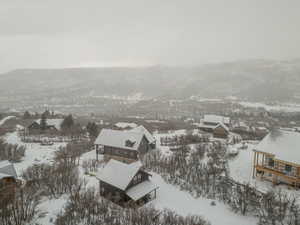 Snowy aerial view with a mountain view