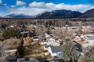 Drone / aerial view featuring a mountain view