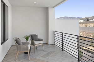 Balcony featuring a mountain view