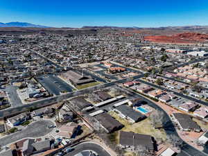 Birds eye view of property featuring a mountain view