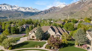 Aerial view with a mountain view