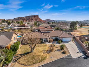 Aerial view with a mountain view