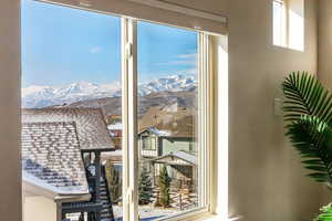 Interior details featuring a mountain view