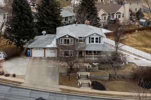 Birds eye view of property