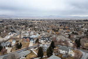 Drone / aerial view featuring a mountain view