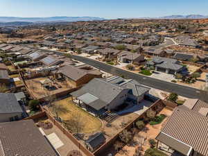 Birds eye view of property featuring a mountain view