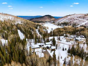 Aerial view of property's location featuring a mountain backdrop