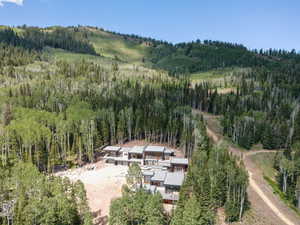 Aerial view of property's location featuring a heavily wooded area