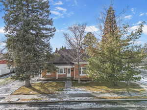 View of front of home featuring a front yard