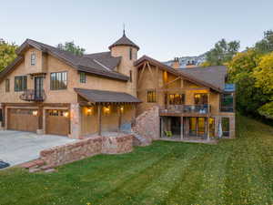 View of front facade with a garage and a front yard