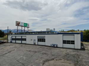 Garage featuring a mountain view