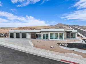 View of front of property featuring a garage and a mountain view