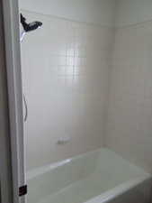 Bathroom with tiled shower / bath