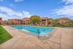 View of pool featuring a mountain view