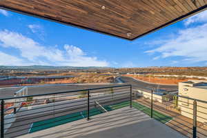 Balcony featuring a mountain view