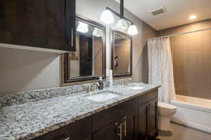 Full bathroom featuring vanity, toilet, and shower / bath combo