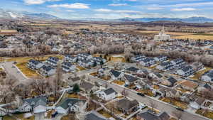 Birds eye view of property featuring a mountain view