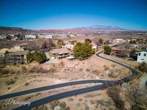 Aerial view with a mountain view