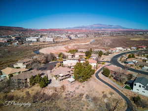 Aerial view with a mountain view