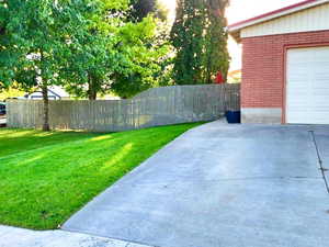 View of yard featuring a garage