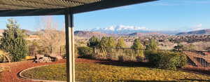 View of yard featuring a mountain view