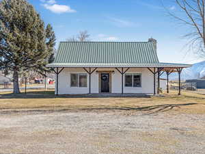 View of front of house featuring a front yard