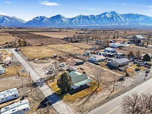 Aerial view with a mountain view