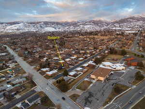 Aerial view with a mountain view