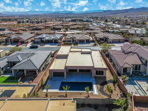 Bird's eye view with a mountain view