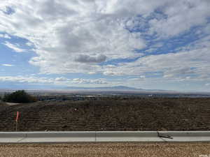 View of yard featuring a mountain view