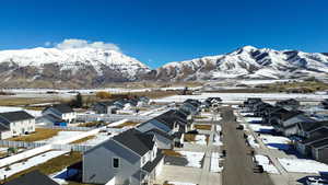 View of mountain feature with a residential view