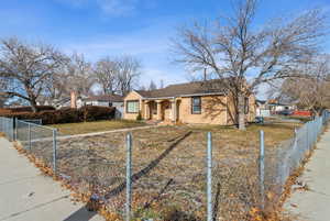 Ranch-style house featuring a front yard