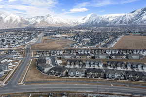 Aerial view with a mountain view