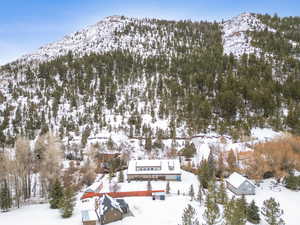 Snowy aerial view featuring a mountain view