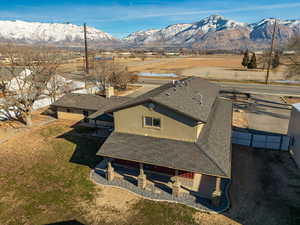 Drone / aerial view featuring a mountain view