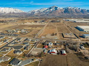 Aerial view with a mountain view