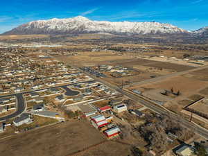 Bird's eye view with a mountain view