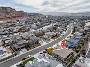 Aerial view with a mountain view